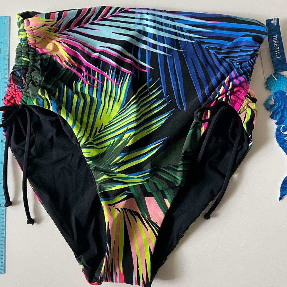 NWT Skinnydippers by Miraclesuit swim bottom